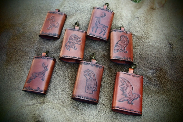 Wyroby kaletnicze Grzegorz Podczaszu - breloczki z motywami zwierzęcymi