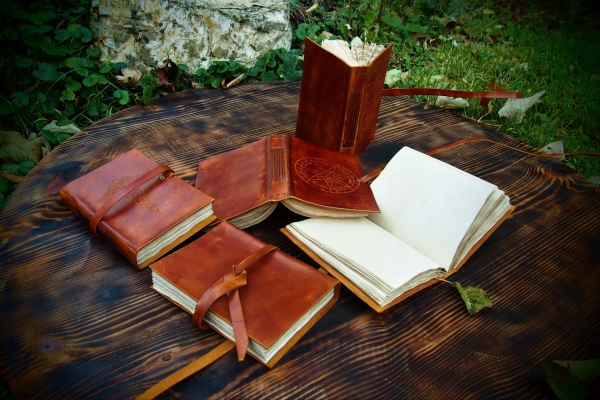 Wyroby kaletnicze Grzegorz Podczaszu - notesy oprawione w skórę