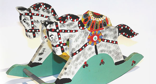 Zabawka koniki na biegunach.